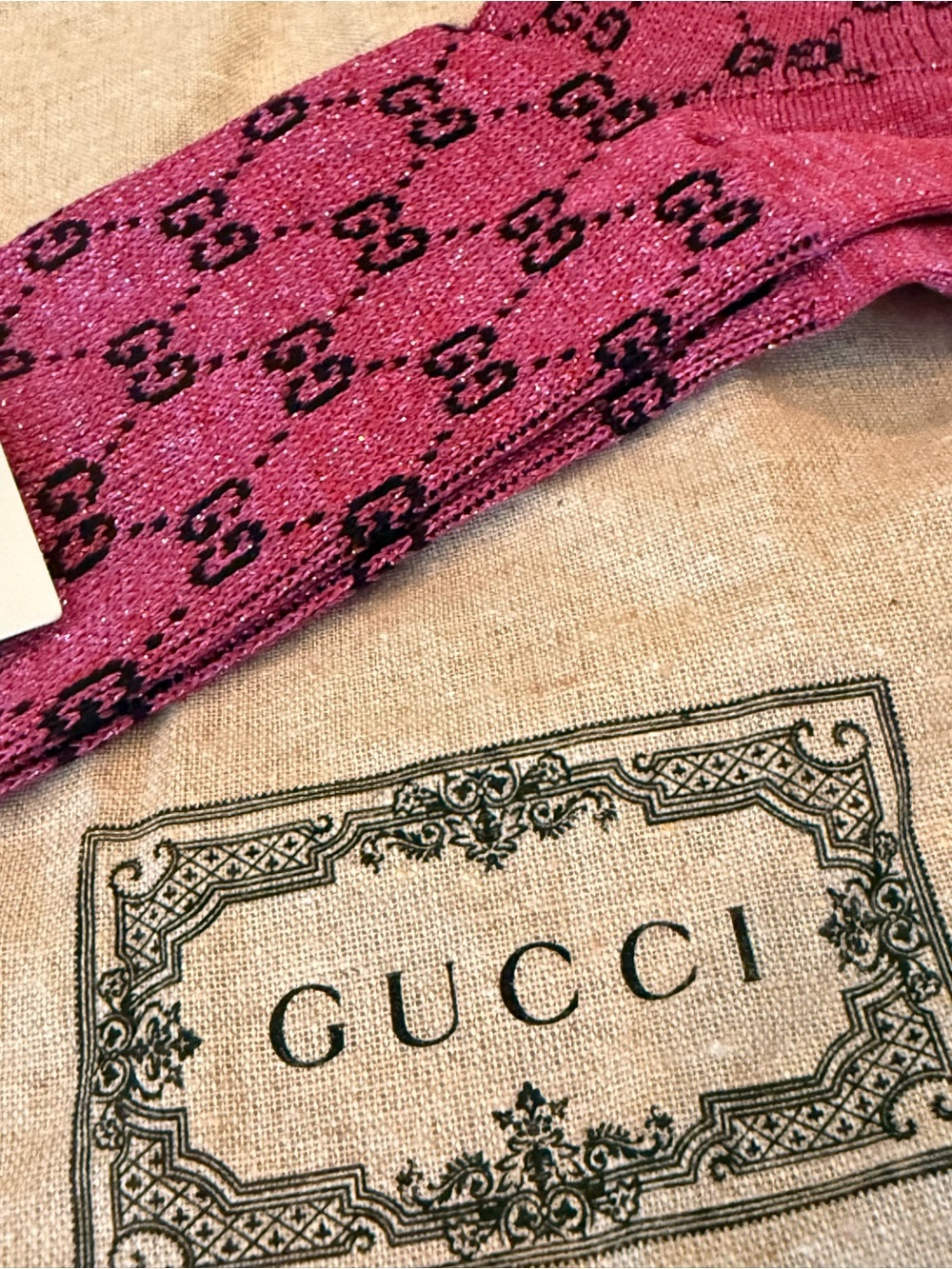 Gucci Fuchia Shimmer Lame GG Logo Ankle Socks sz M NWT - Picture 2 of 6